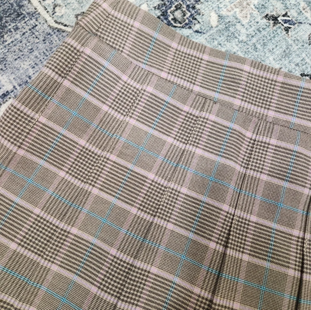 Aritzia Sunday Best Pleated Skirt - Picture 3 of 7